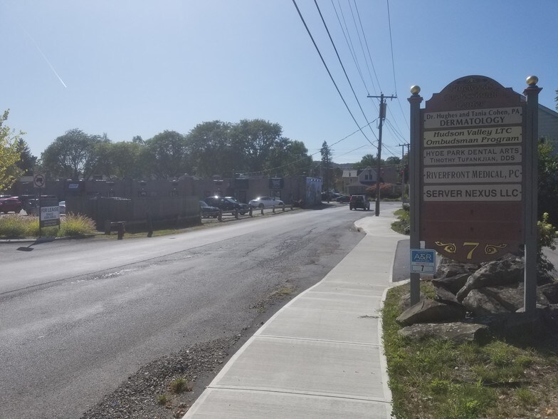 7 Pinewoods Rd, Hyde Park, NY à louer - Photo de l’immeuble – Image 3 sur 9