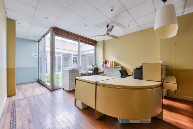 Plus de détails pour Bureau à vendre