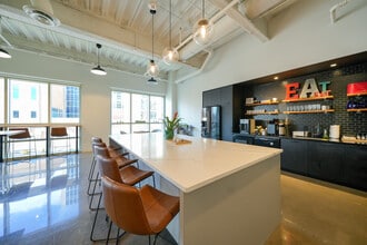 500 E Morehead St, Charlotte, NC à louer Photo de l’immeuble– Image 1 sur 7