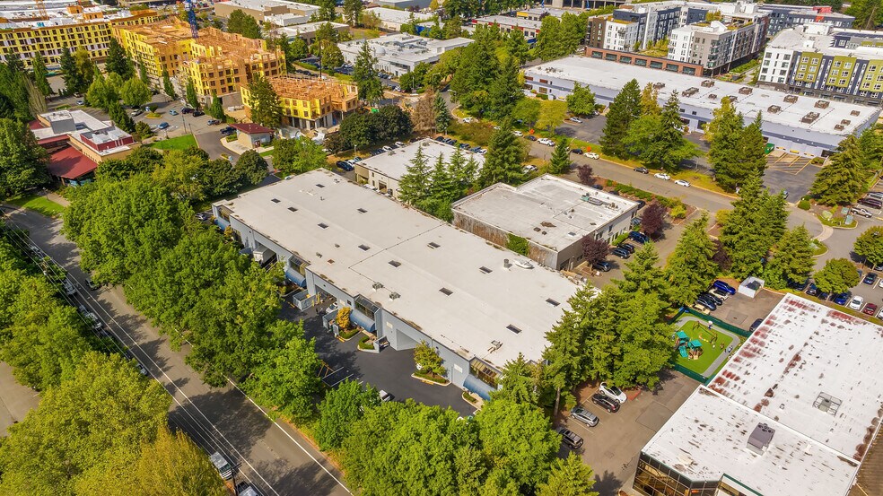 17640-17650 NE 65th St, Redmond, WA à louer - Photo de l’immeuble – Image 1 sur 5