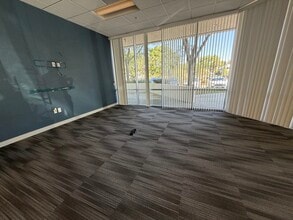 28159 Avenue Stanford, Valencia, CA à louer Photo intérieure– Image 2 sur 5