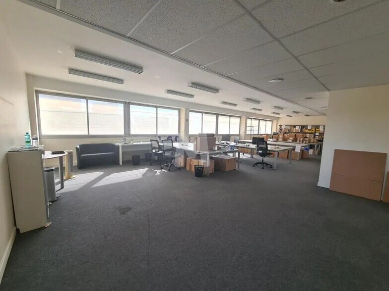 Bureau dans Évry-Courcouronnes à vendre - Photo de l’immeuble – Image 3 sur 7