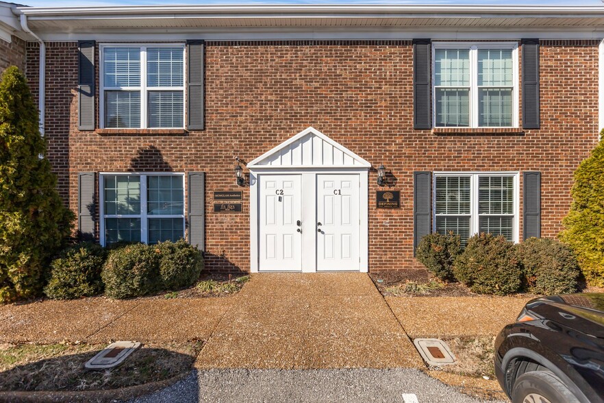 109 Holiday Ct, Franklin, TN à louer - Photo de l’immeuble – Image 1 sur 3