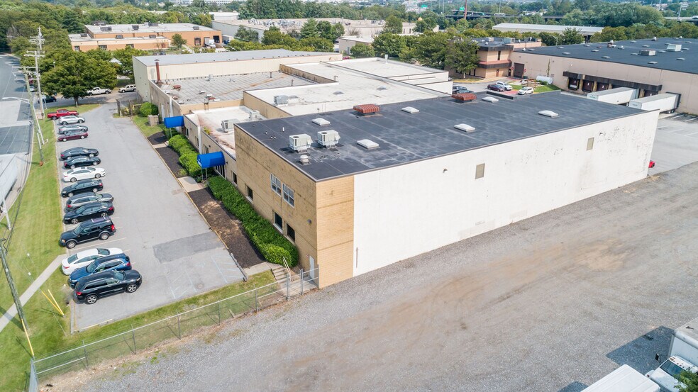 1200 Bernard Dr, Baltimore, MD à louer - Photo de l’immeuble – Image 3 sur 14