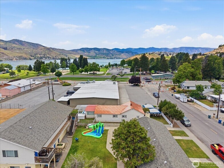 315 W Gibson AVE, Chelan, WA à vendre - Photo de l’immeuble – Image 2 sur 19