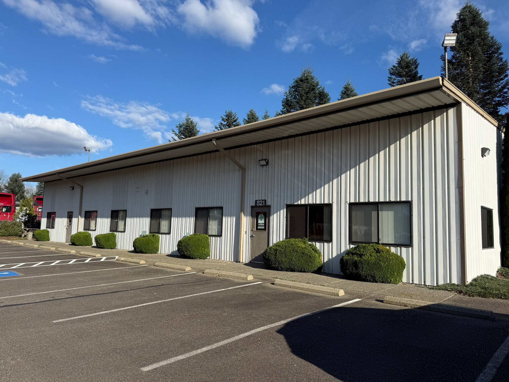 821 Airport Ct, Olympia, WA à louer Photo principale– Image 1 sur 17