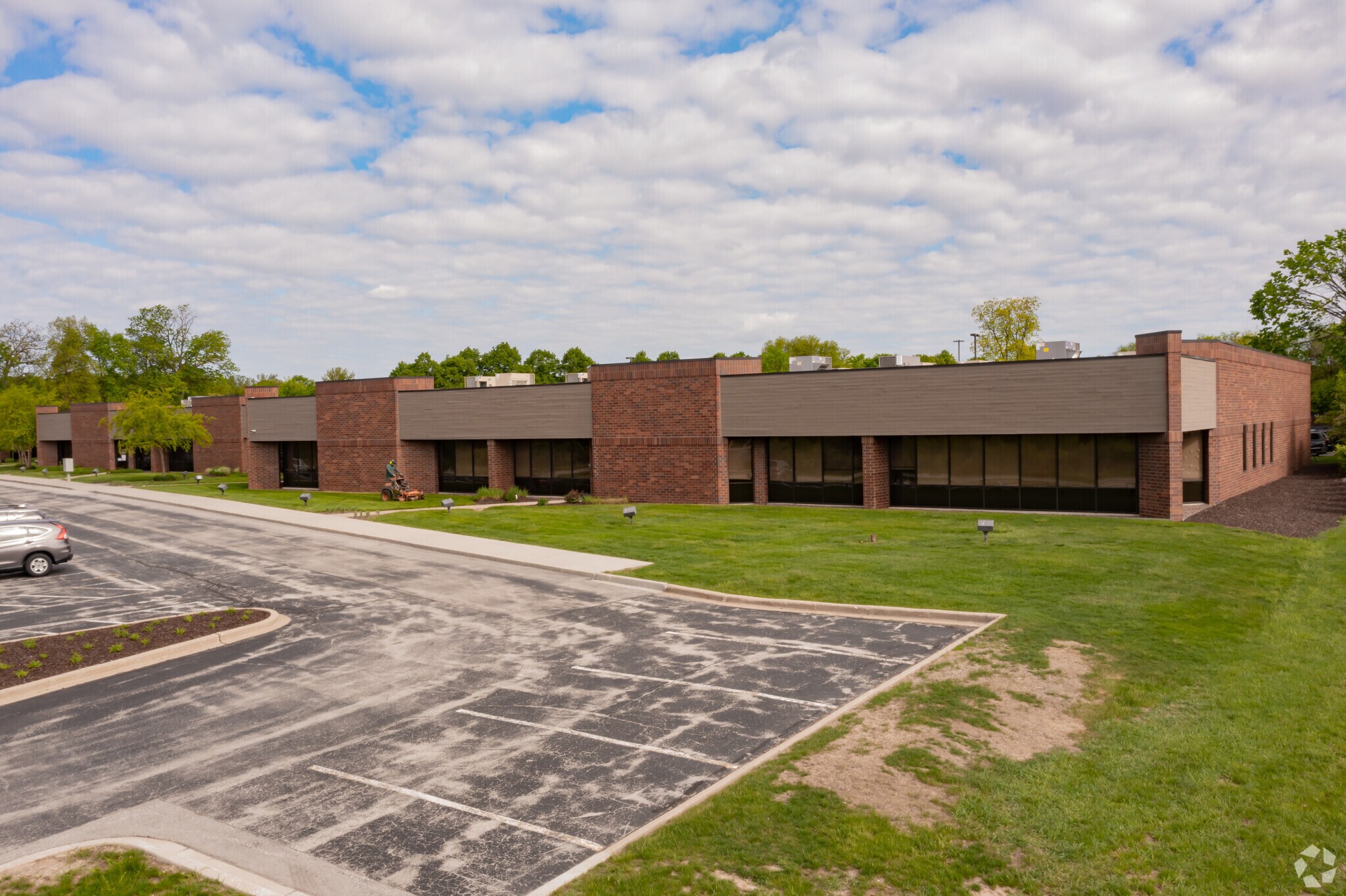 150 N Patrick Blvd, Brookfield, WI à louer Photo principale– Image 1 sur 17