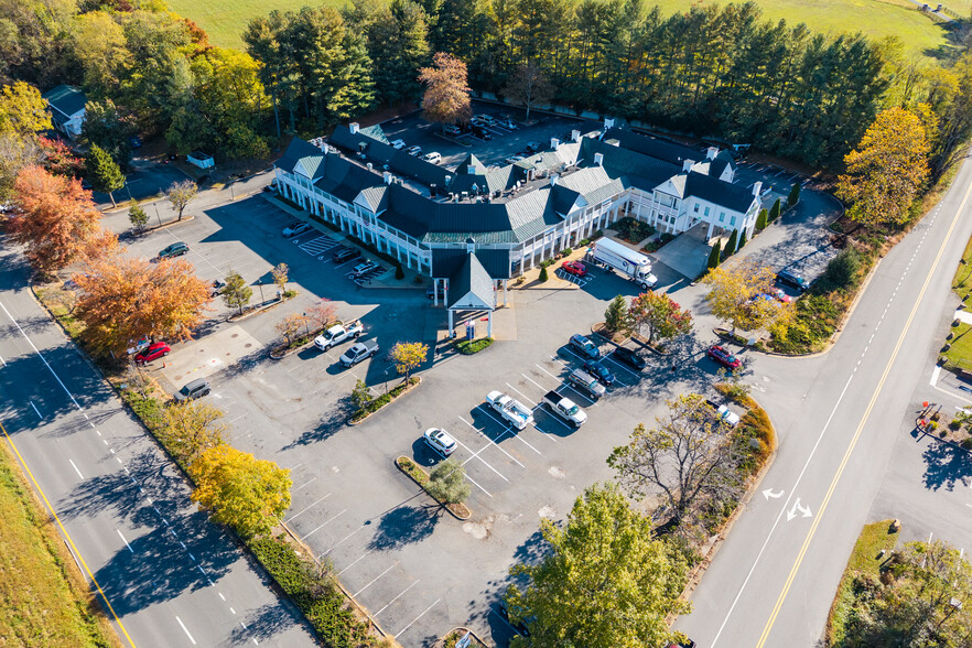 4916 Plank Rd, North Garden, VA à louer - Photo de l’immeuble – Image 1 sur 7