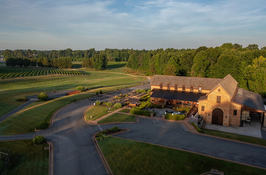 8400 Old Church Rd, New Kent, VA à vendre - Photo principale – Image 1 sur 34