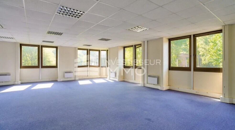 Local d’activités dans Torcy à louer - Photo de l’immeuble – Image 1 sur 5