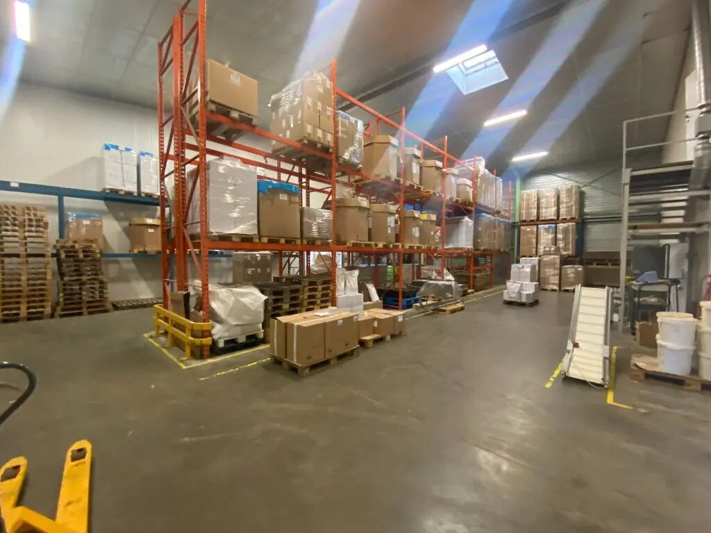 Local d’activités dans Manziat à louer Photo intérieure– Image 1 sur 7