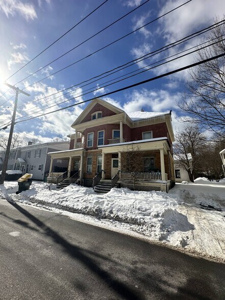 16 Elm St, Norwich, NY à vendre - Photo de l’immeuble – Image 3 sur 45