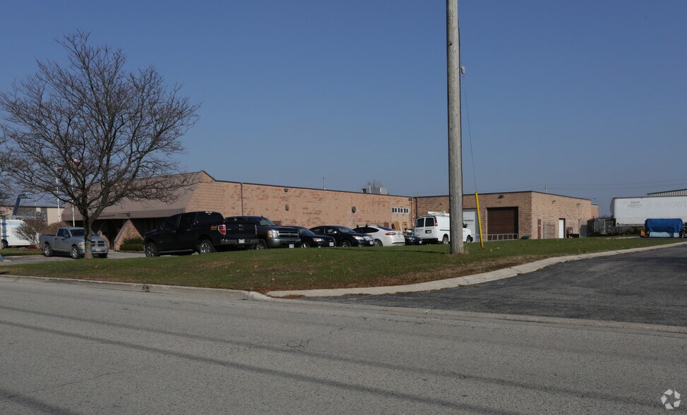 352 Sovereign Rd, London, ON à vendre - Photo de l’immeuble – Image 2 sur 9