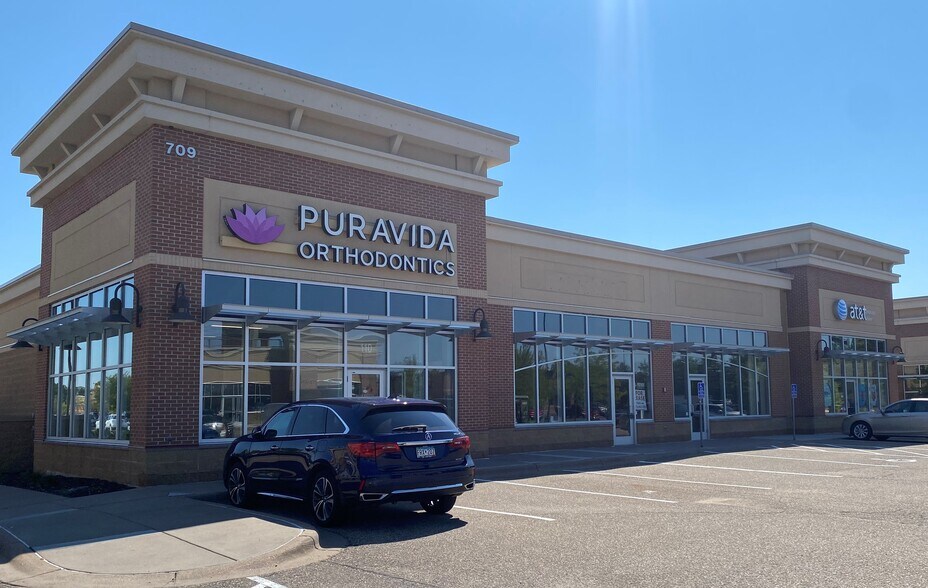 749 Apollo Dr, Lino Lakes, MN à louer - Photo de l’immeuble – Image 3 sur 9