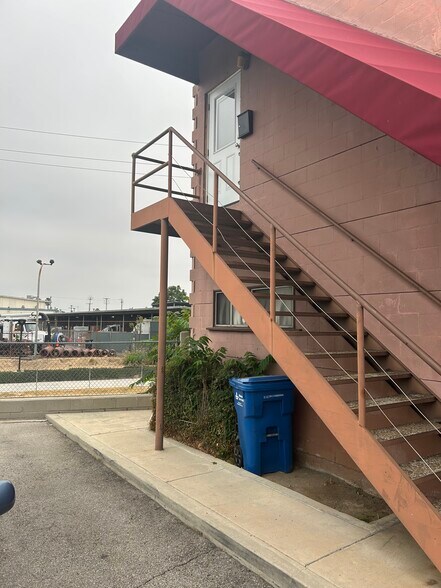 207 S Flower St, Burbank, CA à louer - Photo de l’immeuble – Image 3 sur 3