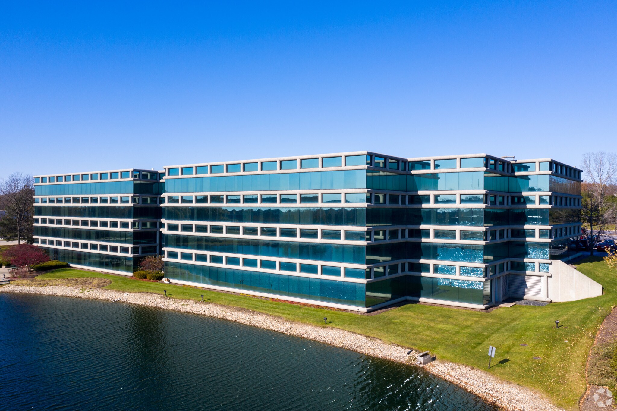 2801 Lakeside Dr, Bannockburn, IL à louer Photo de l’immeuble– Image 1 sur 7