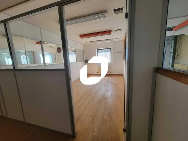Bureau dans Mennecy à louer - Photo de l’immeuble – Image 2 sur 5