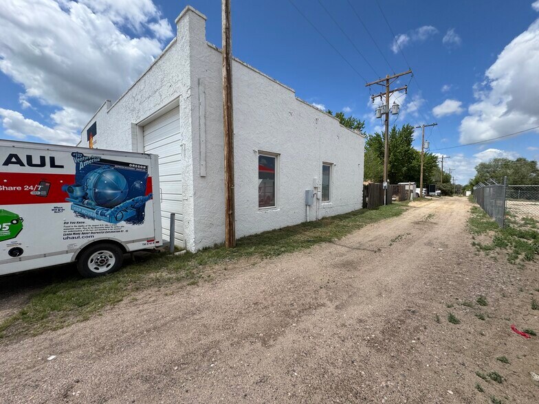 305 Central Ave, Wiggins, CO à vendre - Photo de l’immeuble – Image 3 sur 21