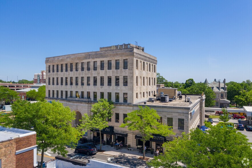 105 S York St, Elmhurst, IL à louer - Photo de l’immeuble – Image 3 sur 15