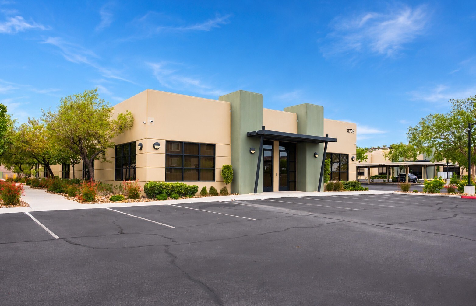 8708 Spanish Ridge Ave, Las Vegas, NV à vendre Photo principale– Image 1 sur 23