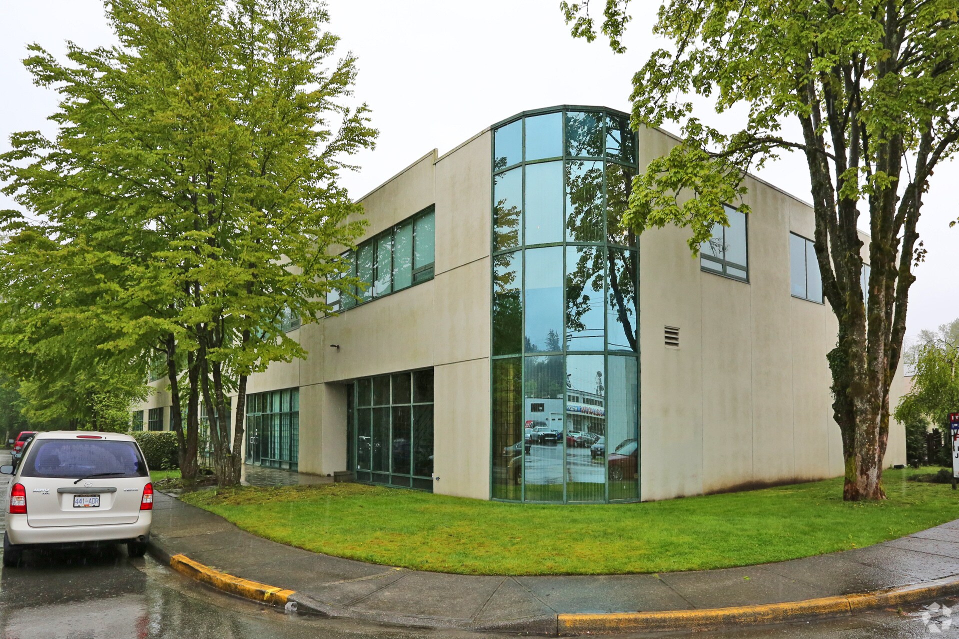1055 W 14th St, North Vancouver District, BC à louer Photo principale– Image 1 sur 9
