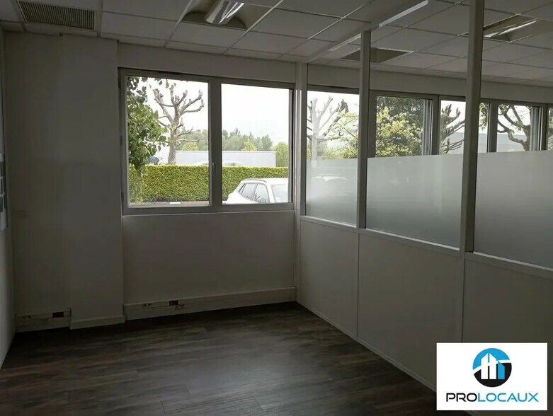 Bureau dans Moirans à louer - Photo de l’immeuble – Image 3 sur 16