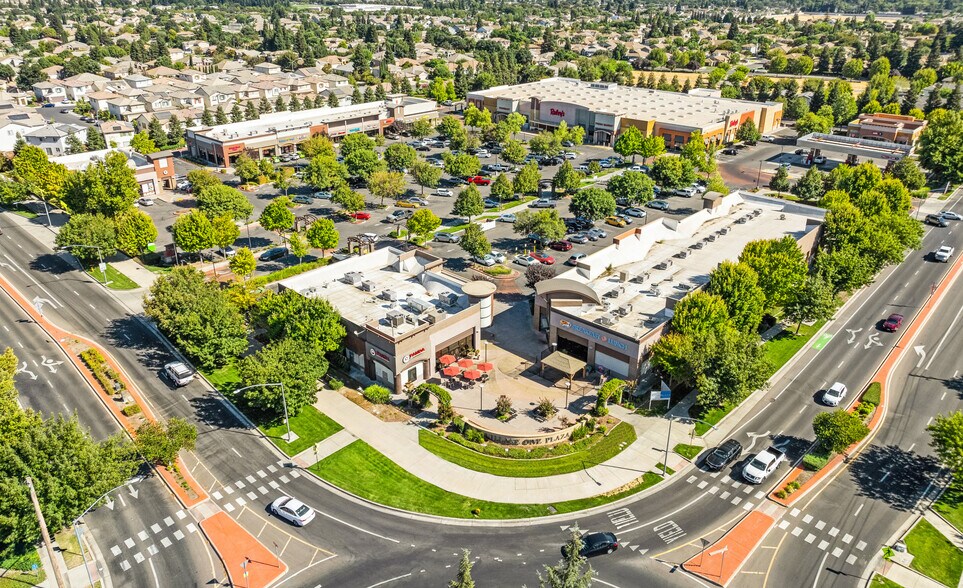 3020 Floyd Ave, Modesto, CA à louer - Photo de l’immeuble – Image 2 sur 7