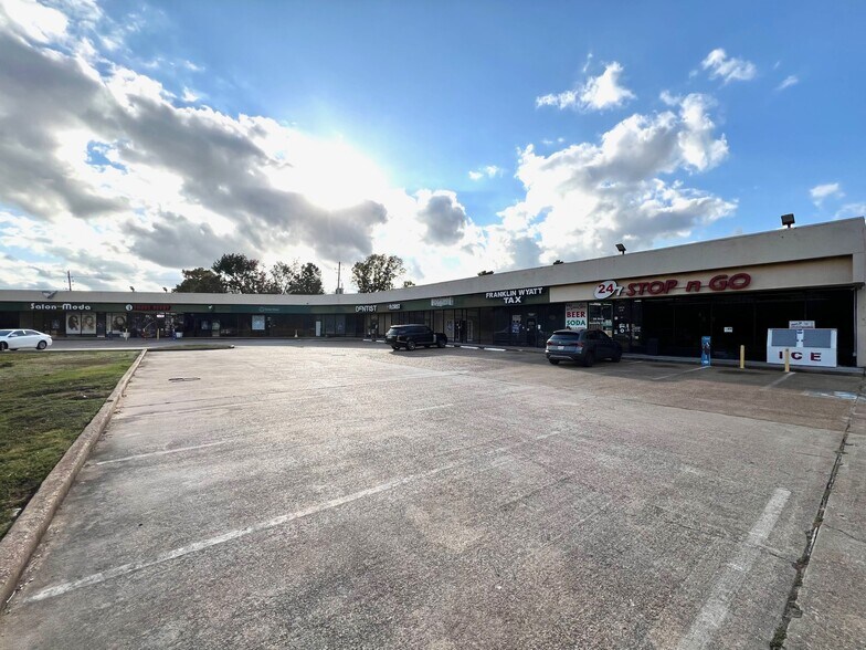 24307 Aldine Westfield Rd, Spring, TX à louer - Photo de l’immeuble – Image 2 sur 3