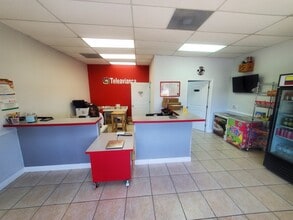 5303 E Colonial Dr, Orlando, FL à louer Photo intérieure– Image 1 sur 8