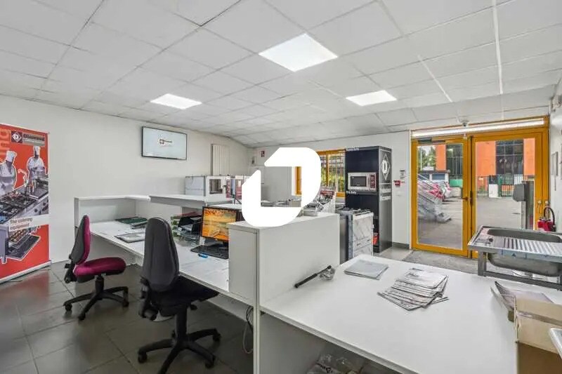 Local d’activités dans Sevran à louer - Photo intérieure – Image 2 sur 16