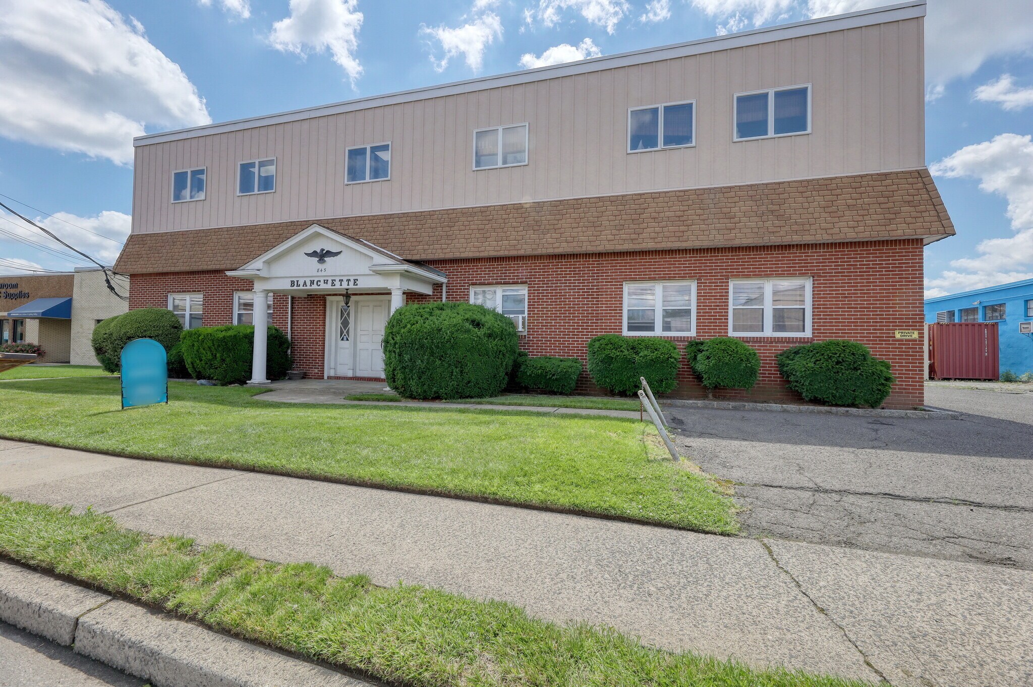 845 Bloomfield Ave, Clifton, NJ à louer Photo de l’immeuble– Image 1 sur 15
