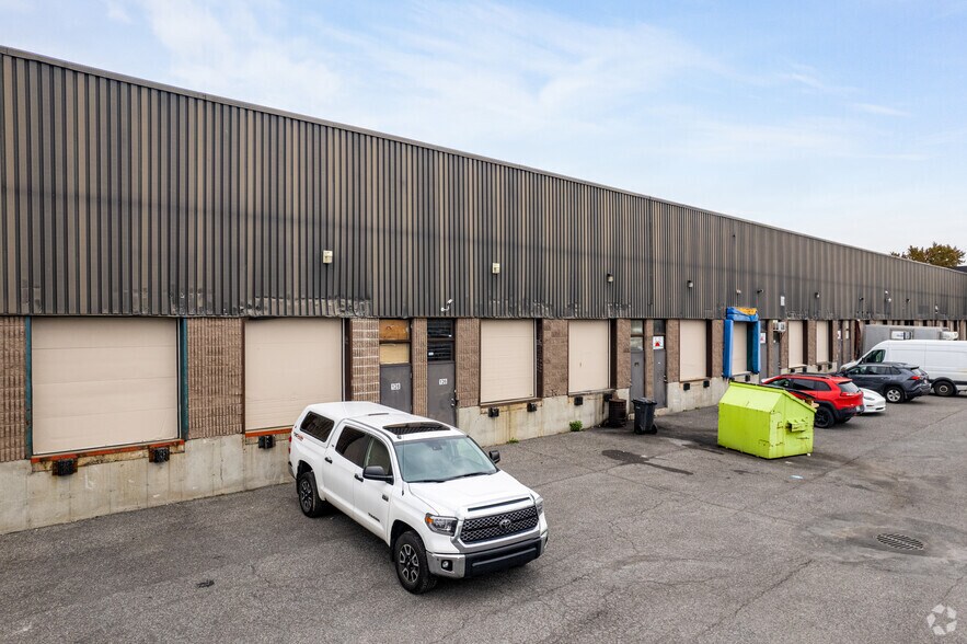 7701-7749 Rue Cordner, Montréal, QC à louer - Photo de l’immeuble – Image 3 sur 5