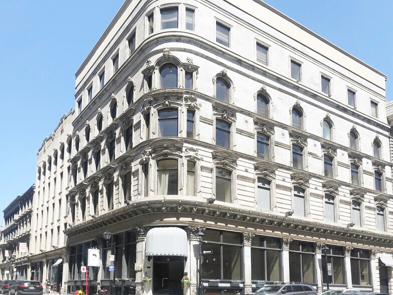 372-396 Rue Notre-Dame O, Montréal, QC à louer - Photo de l’immeuble – Image 3 sur 9