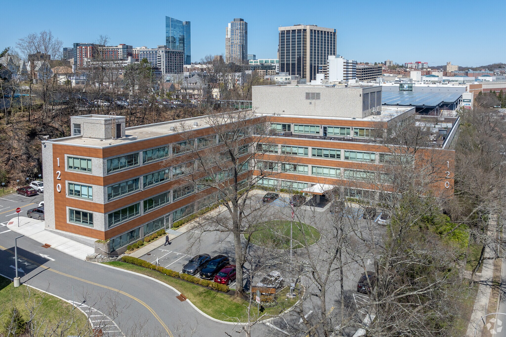120 Bloomingdale Rd, White Plains, NY à louer Photo principale– Image 1 sur 15