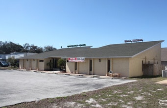 11919 Oak Trail Way, Port Richey, FL à louer Photo de l’immeuble– Image 1 sur 2