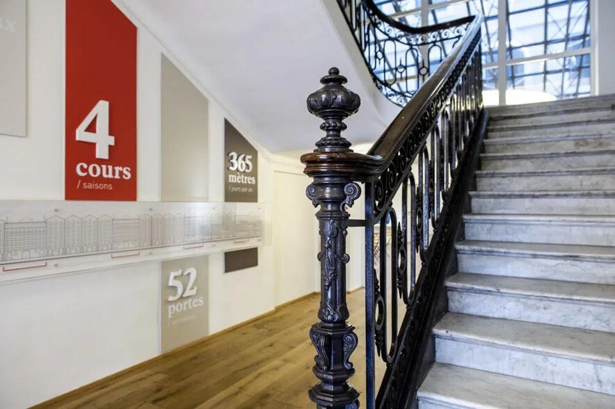 10 Place De La Joliette, Marseille à louer - Photo de l’immeuble – Image 3 sur 23