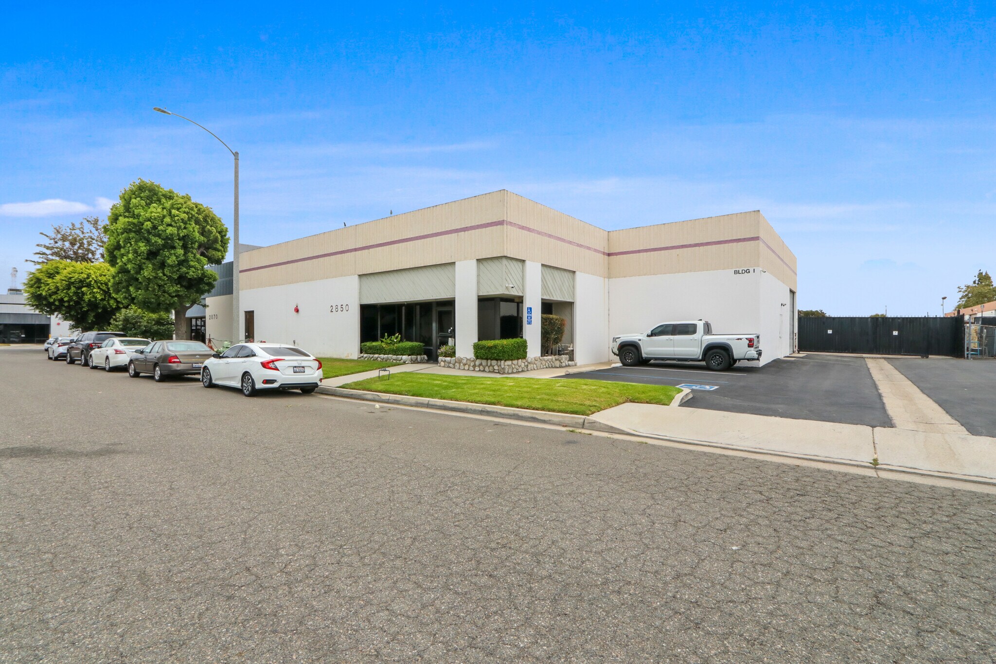 2850 E Via Martens, Anaheim, CA à louer Photo de l’immeuble– Image 1 sur 23