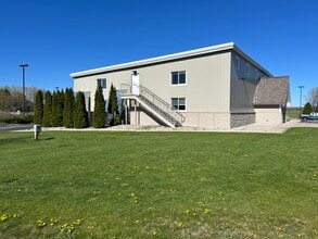 4975 E Traverse Hwy, Traverse City, MI à louer Photo intérieure– Image 2 sur 31