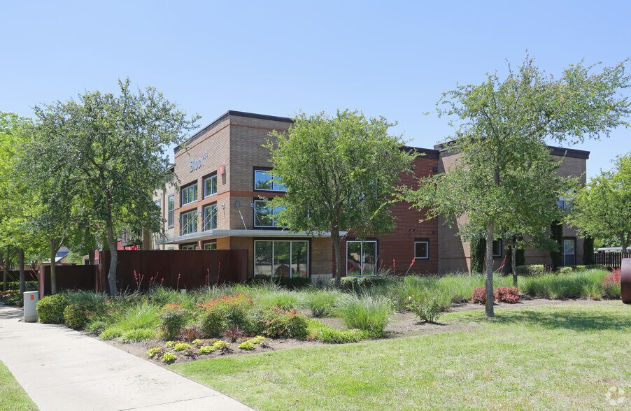 2000 E Arapaho Rd, Richardson, TX à louer - Photo de l’immeuble – Image 3 sur 81