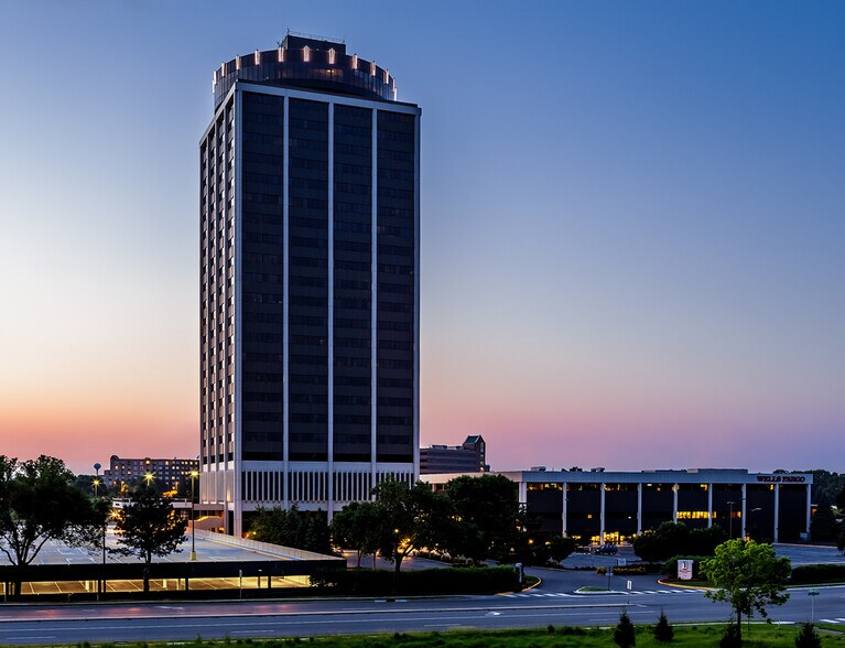 7900 Xerxes Ave S, Bloomington, MN à louer - Photo principale – Image 1 sur 18