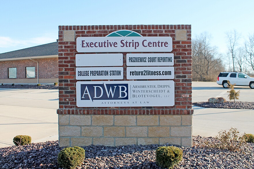 2918-2922 N Center St, Maryville, IL à louer - Photo de l’immeuble – Image 3 sur 9