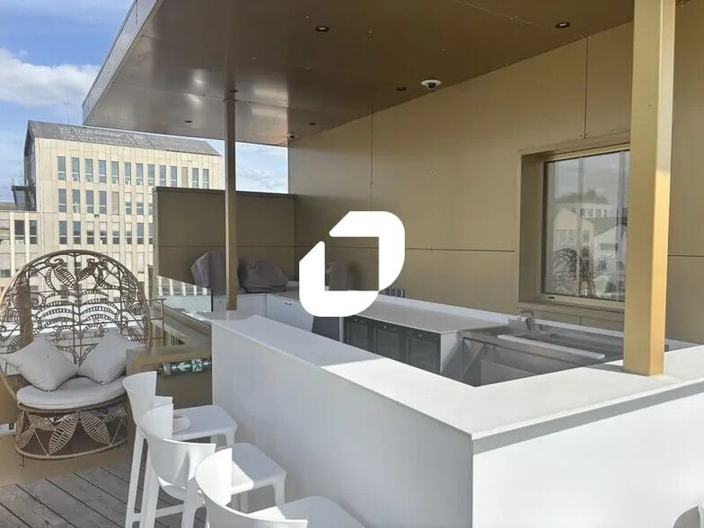 Bureau dans Bordeaux à vendre - Photo de l’immeuble – Image 2 sur 10