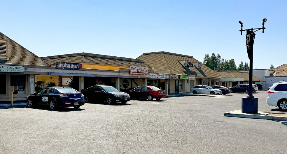 2221-2261 W Shaw Ave, Fresno, CA à vendre - Photo de l’immeuble – Image 3 sur 10
