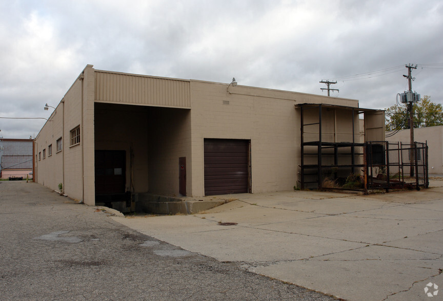24326-24330 Sherwood, Center Line, MI à louer - Photo de l’immeuble – Image 3 sur 4