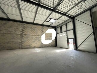 Plus de détails pour Local d'activités à louer