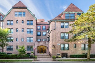 Plus de détails pour 6 Burns St, Forest Hills, NY - Bureau à louer