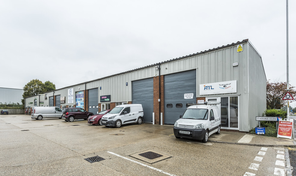 Stafford Clos, Ashford à louer - Photo de l’immeuble – Image 2 sur 7
