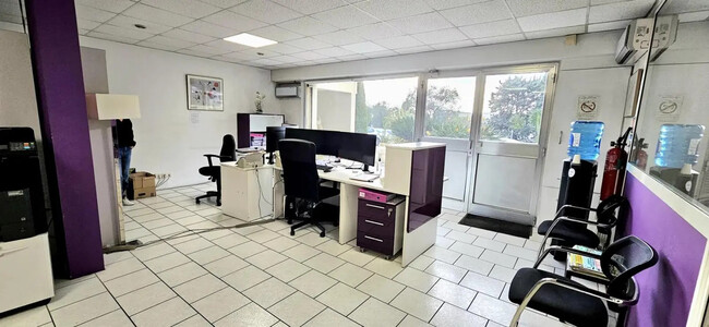 Plus de détails pour Local commercial à louer