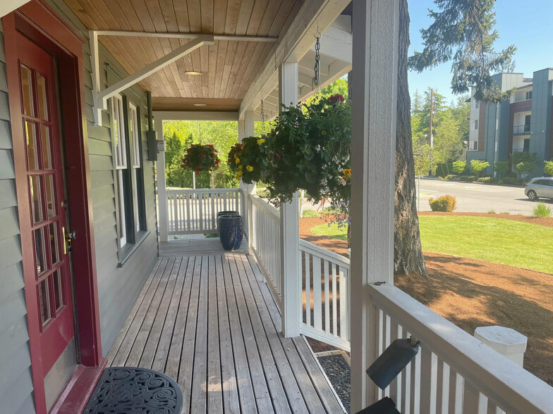 23042 Ne 8th St, Sammamish, WA à vendre - Photo de l’immeuble – Image 2 sur 15
