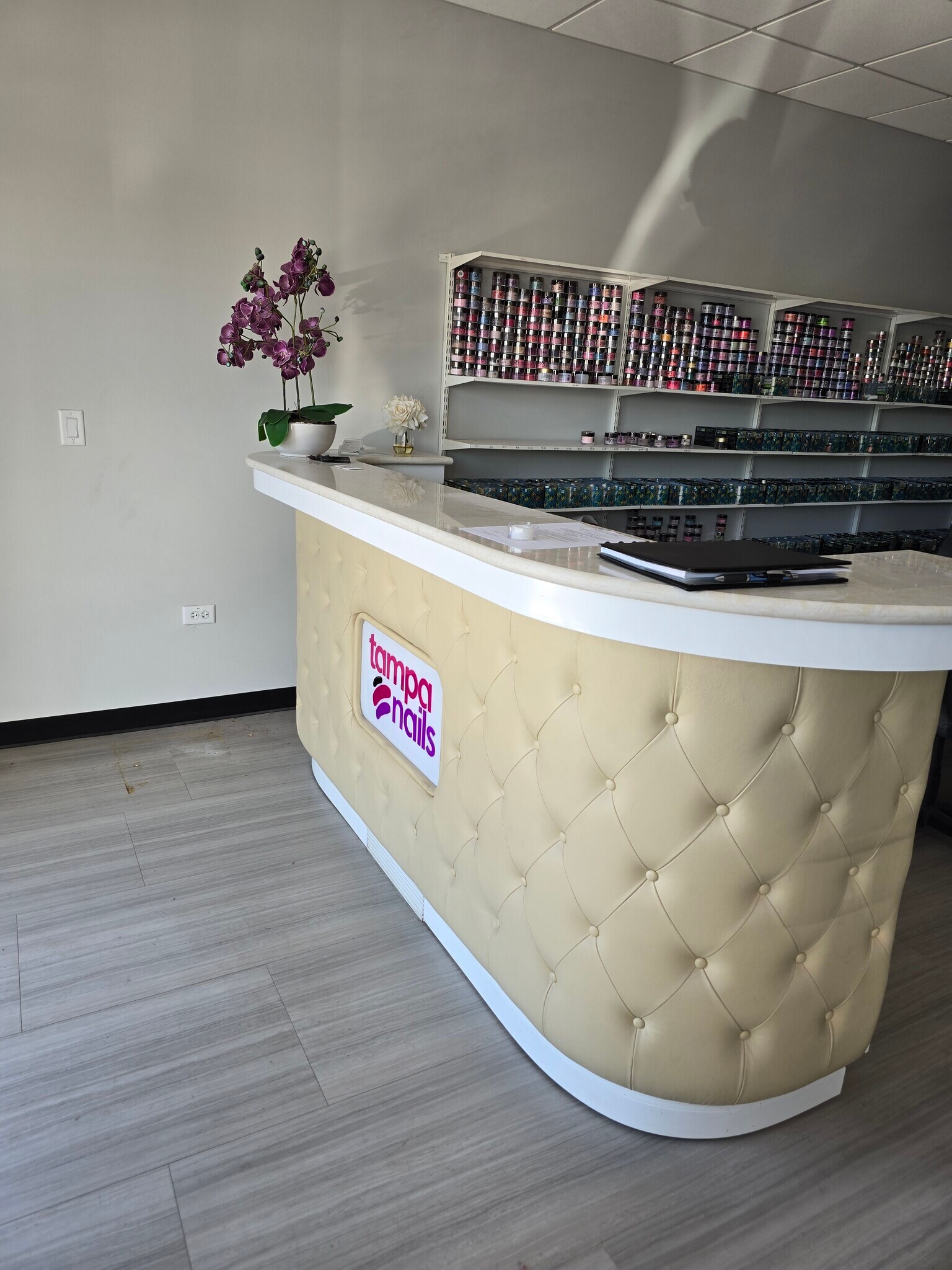 2513 W Hillsborough Ave, Tampa, FL à louer Photo intérieure– Image 1 sur 7